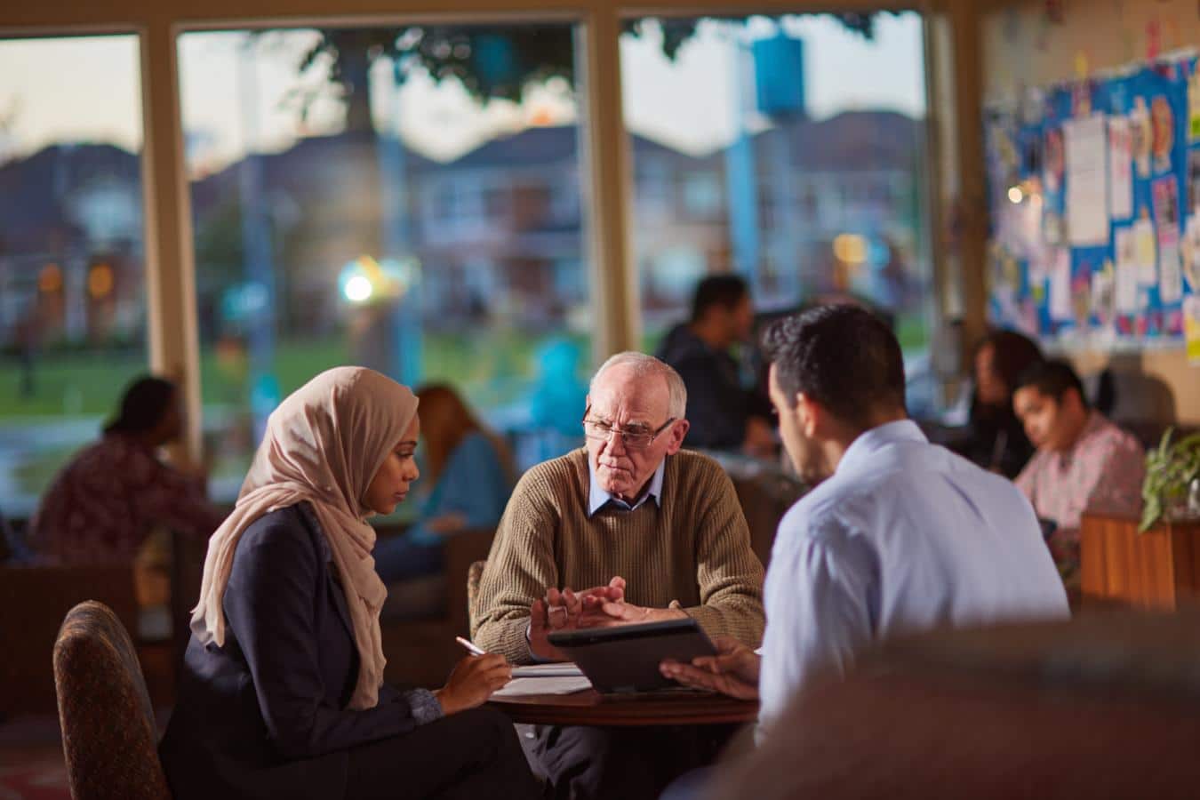 professionnels collaboration dynamique travail social